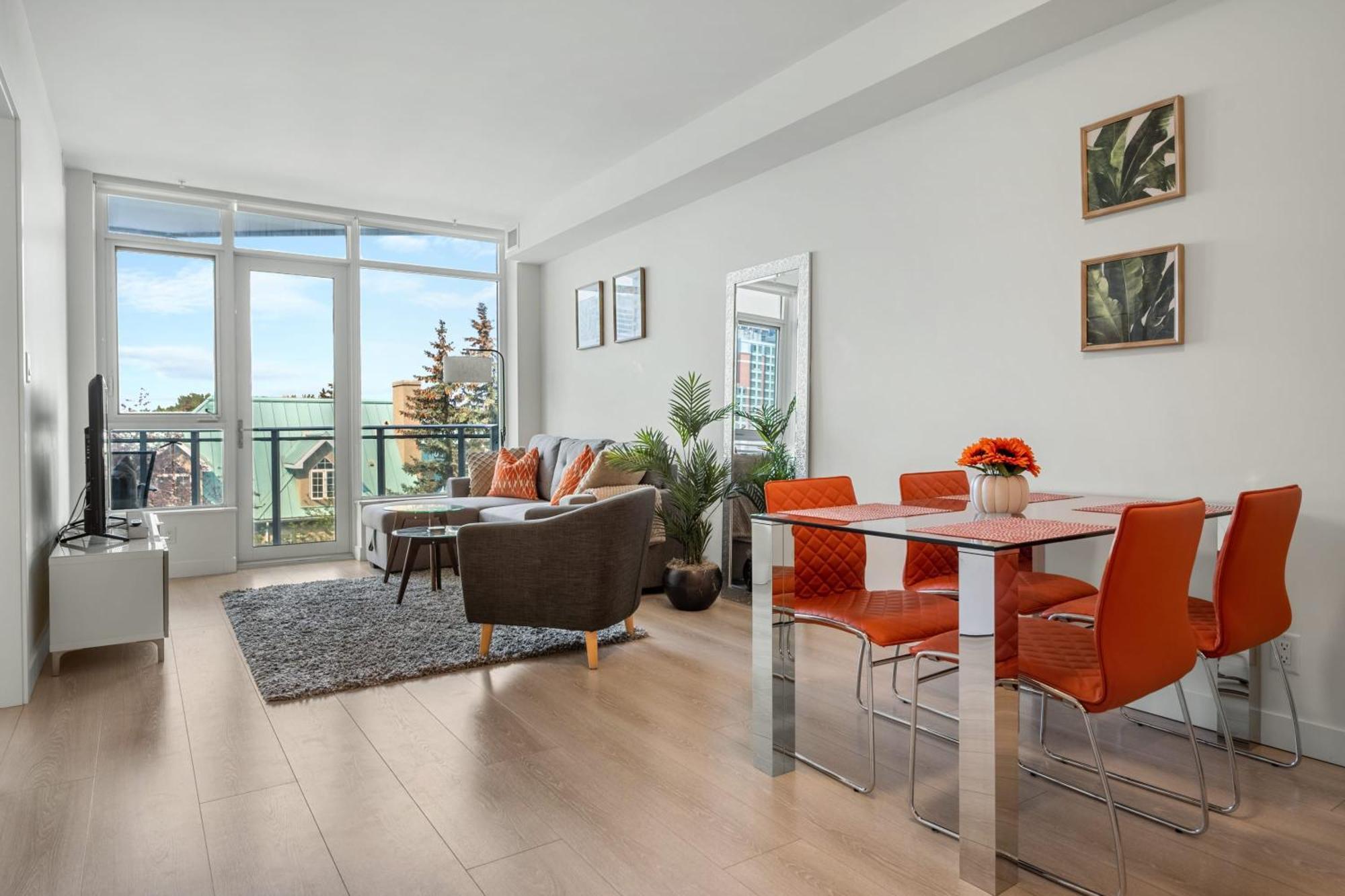 Guest Favorite Riverside Retreat- Walking Trails, Downtown Near Stampede! Free Banff Pass, Wine, Gym, Parking! Calgary Bagian luar foto