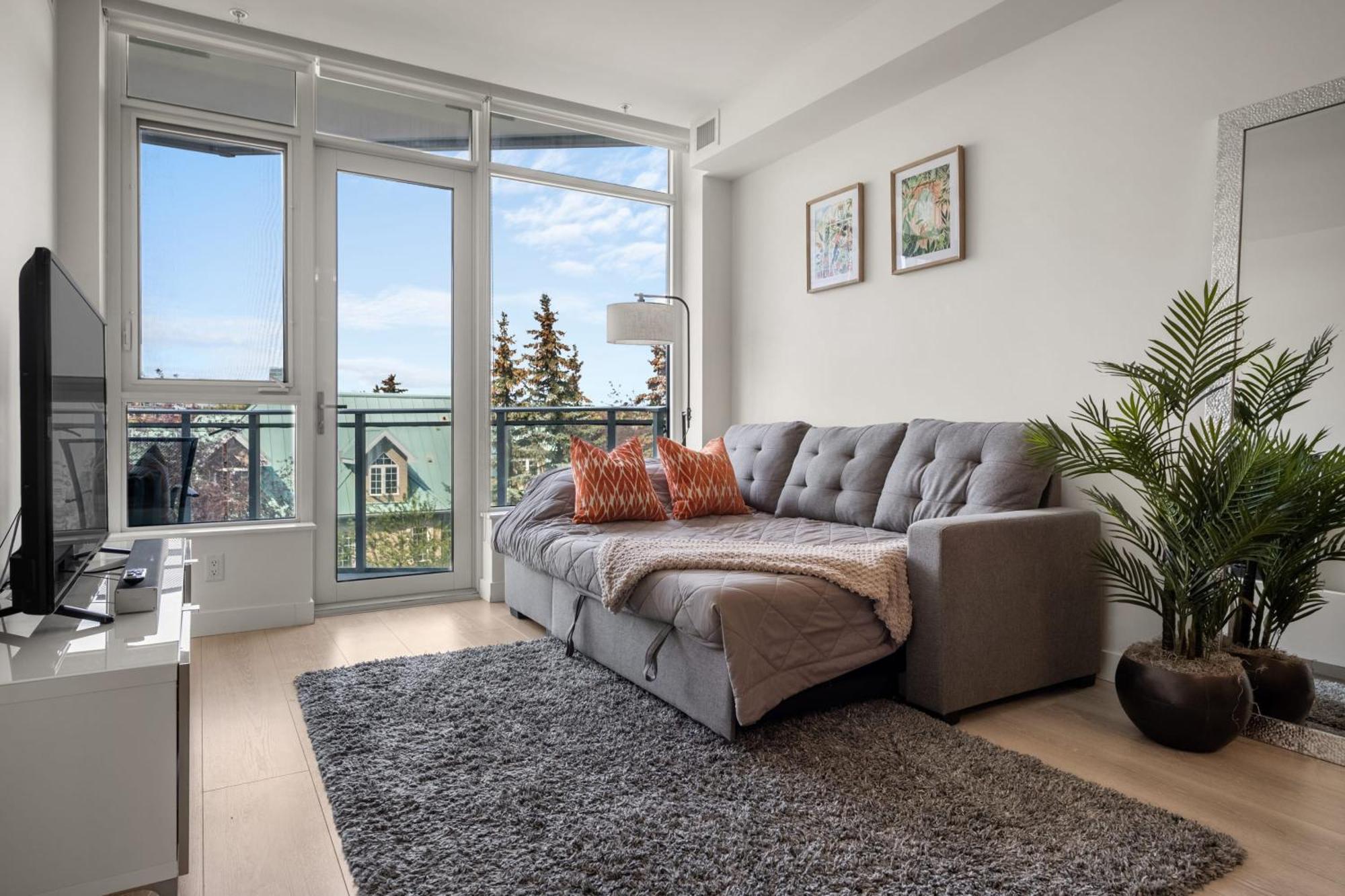 Guest Favorite Riverside Retreat- Walking Trails, Downtown Near Stampede! Free Banff Pass, Wine, Gym, Parking! Calgary Bagian luar foto
