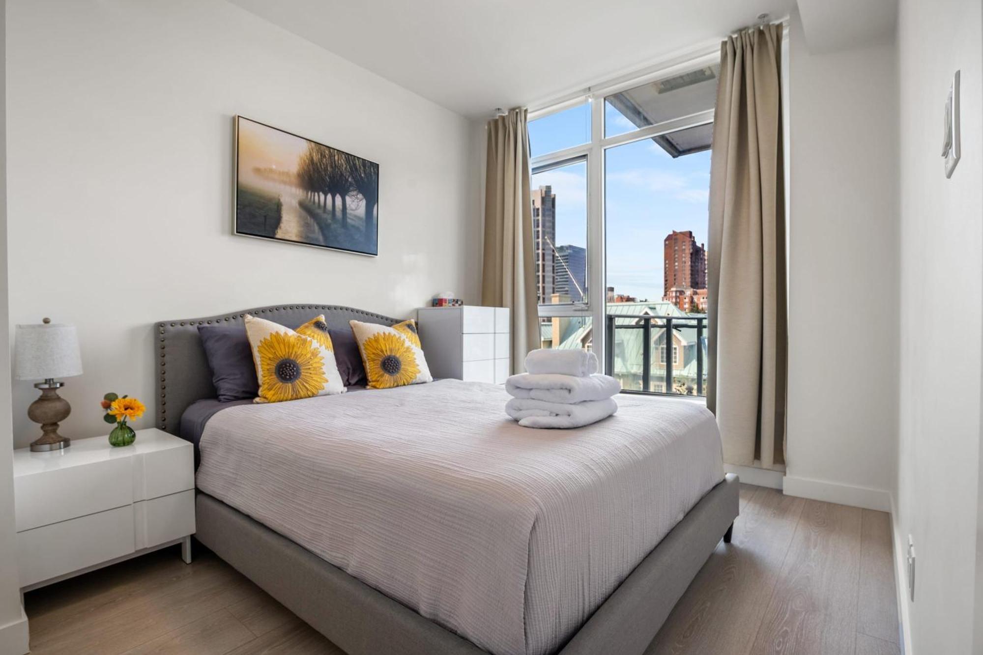 Guest Favorite Riverside Retreat- Walking Trails, Downtown Near Stampede! Free Banff Pass, Wine, Gym, Parking! Calgary Bagian luar foto