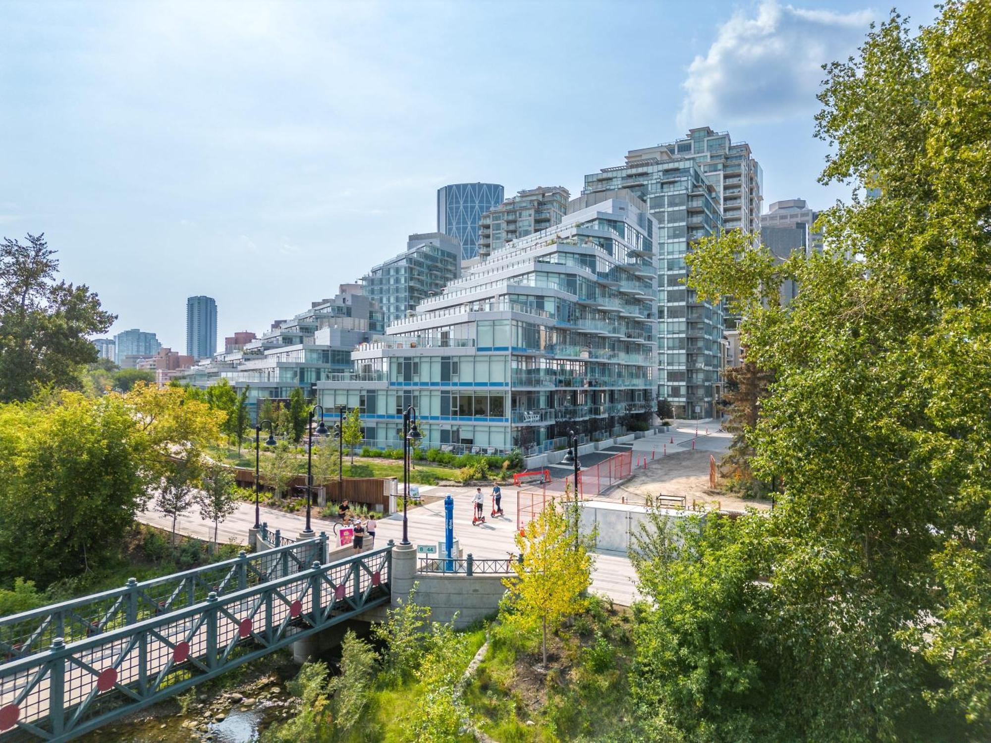 Guest Favorite Riverside Retreat- Walking Trails, Downtown Near Stampede! Free Banff Pass, Wine, Gym, Parking! Calgary Bagian luar foto