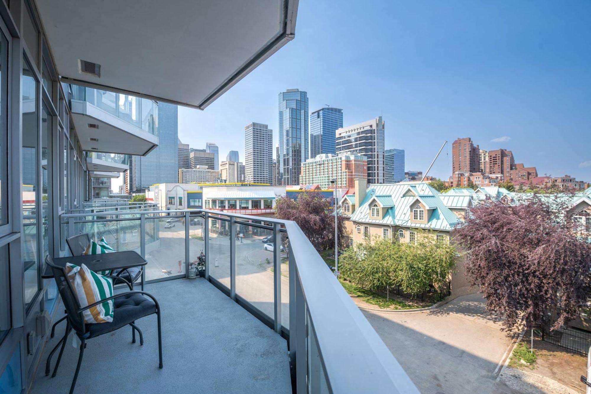 Guest Favorite Riverside Retreat- Walking Trails, Downtown Near Stampede! Free Banff Pass, Wine, Gym, Parking! Calgary Bagian luar foto